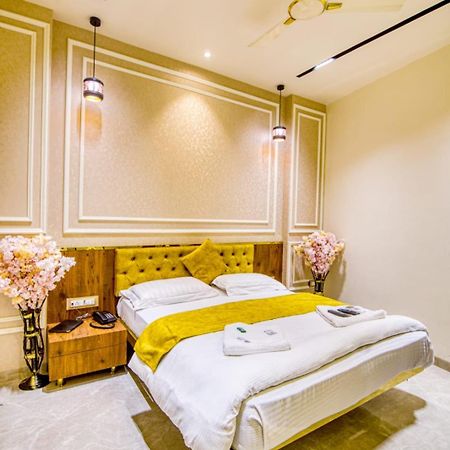 מומביי La Hotel Metro Near Bkc מראה חיצוני תמונה