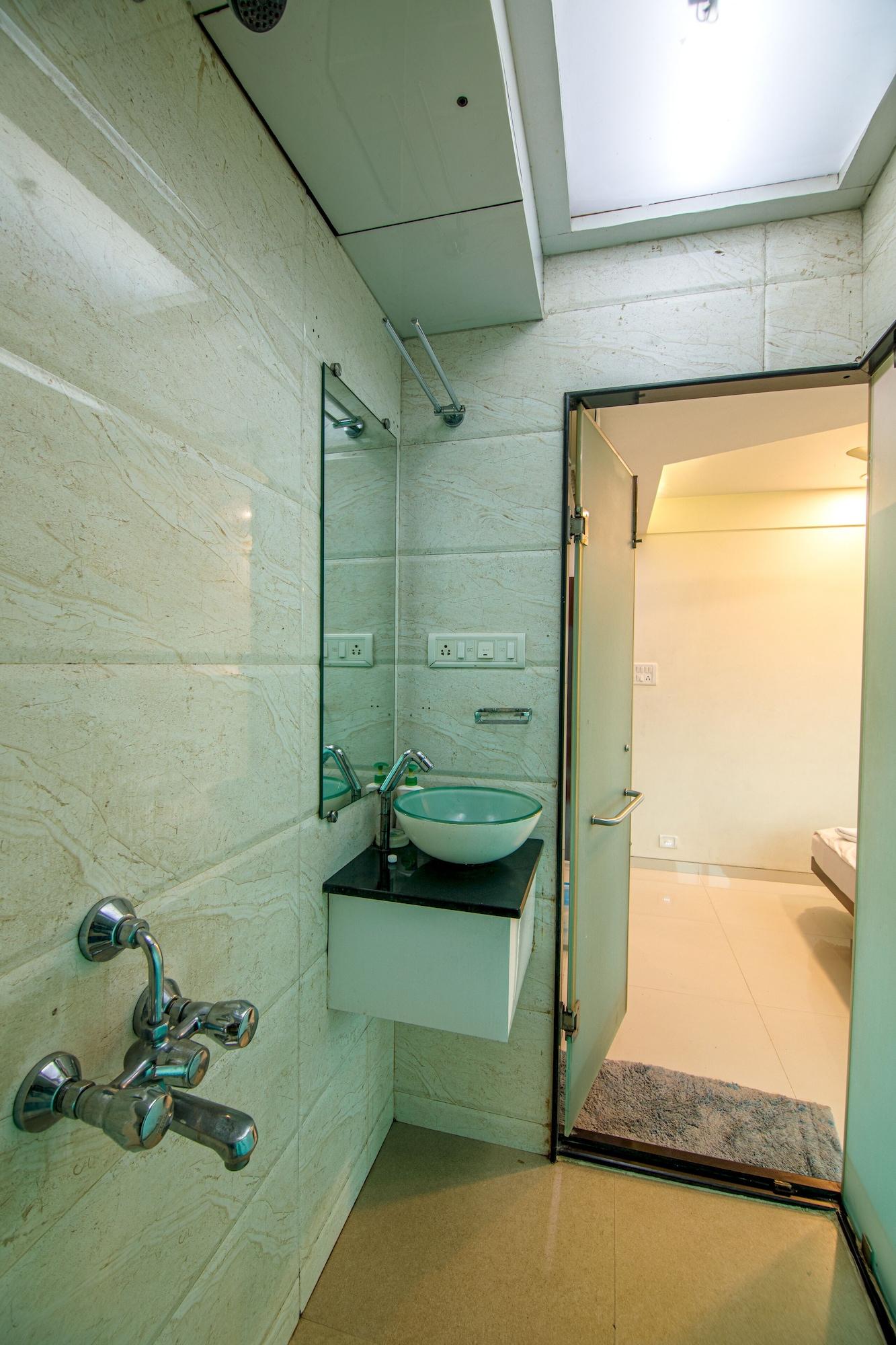 מומביי La Hotel Metro Near Bkc מראה חיצוני תמונה