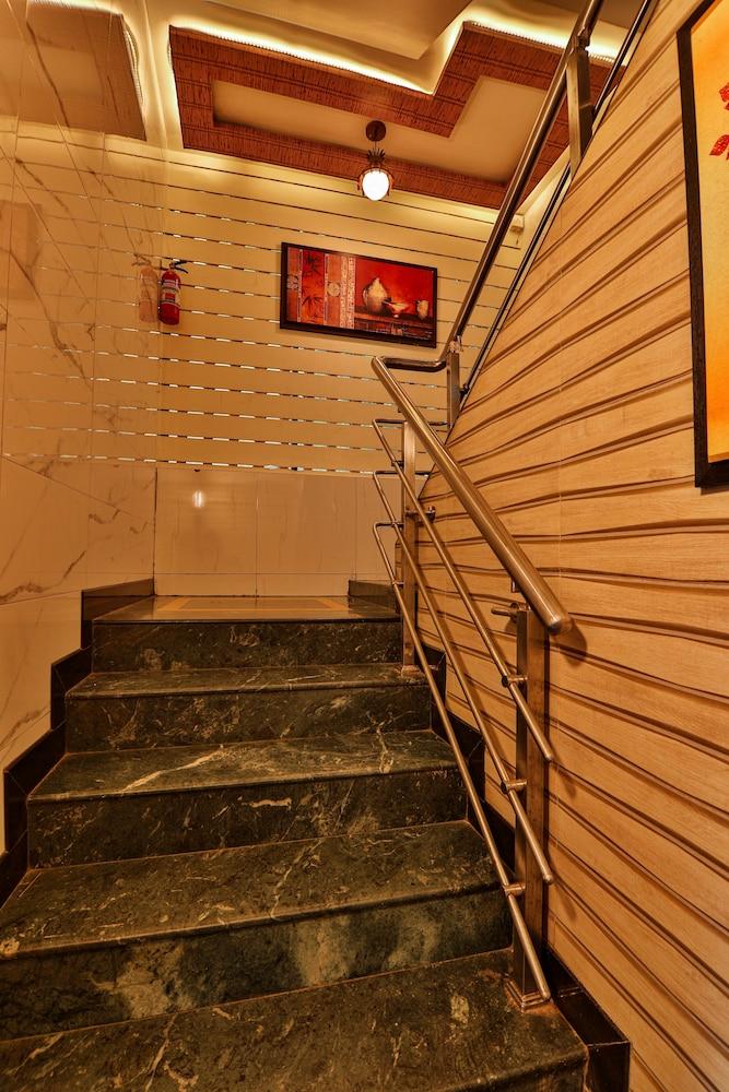 מומביי La Hotel Metro Near Bkc מראה חיצוני תמונה