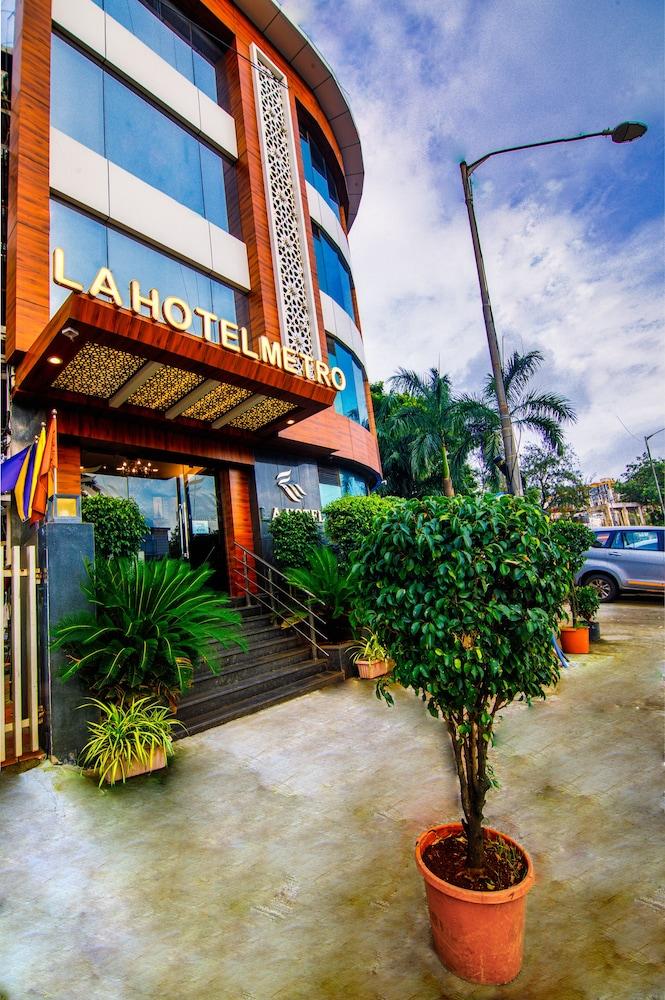 מומביי La Hotel Metro Near Bkc מראה חיצוני תמונה