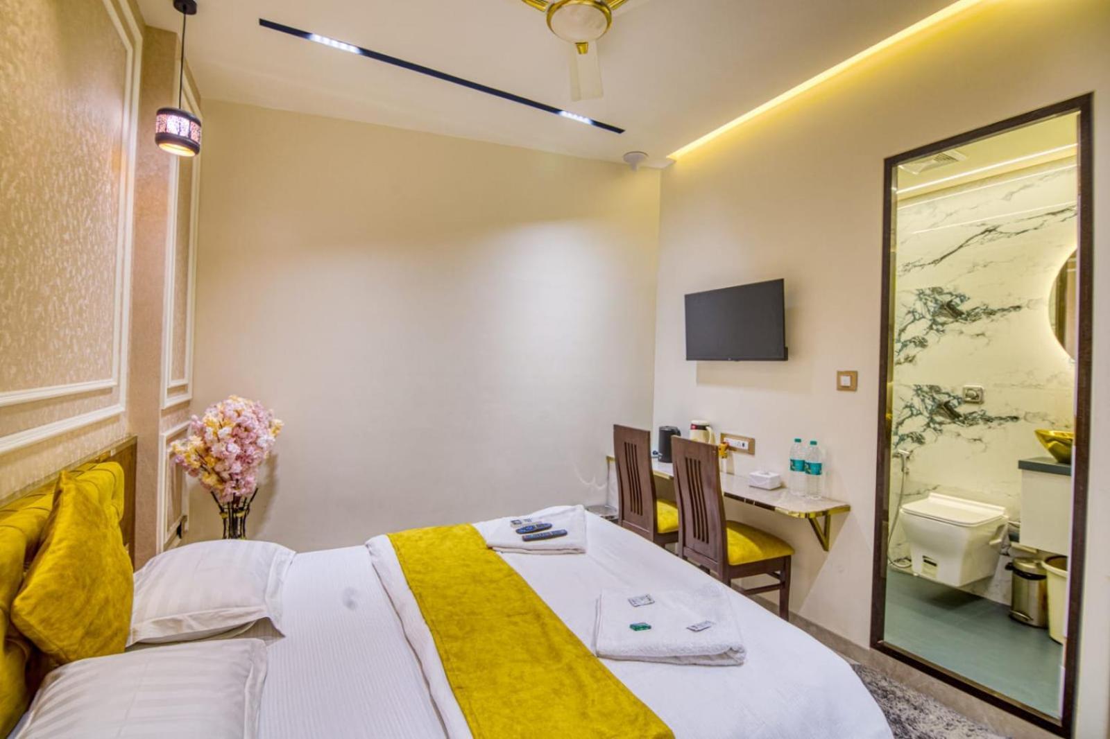 מומביי La Hotel Metro Near Bkc מראה חיצוני תמונה