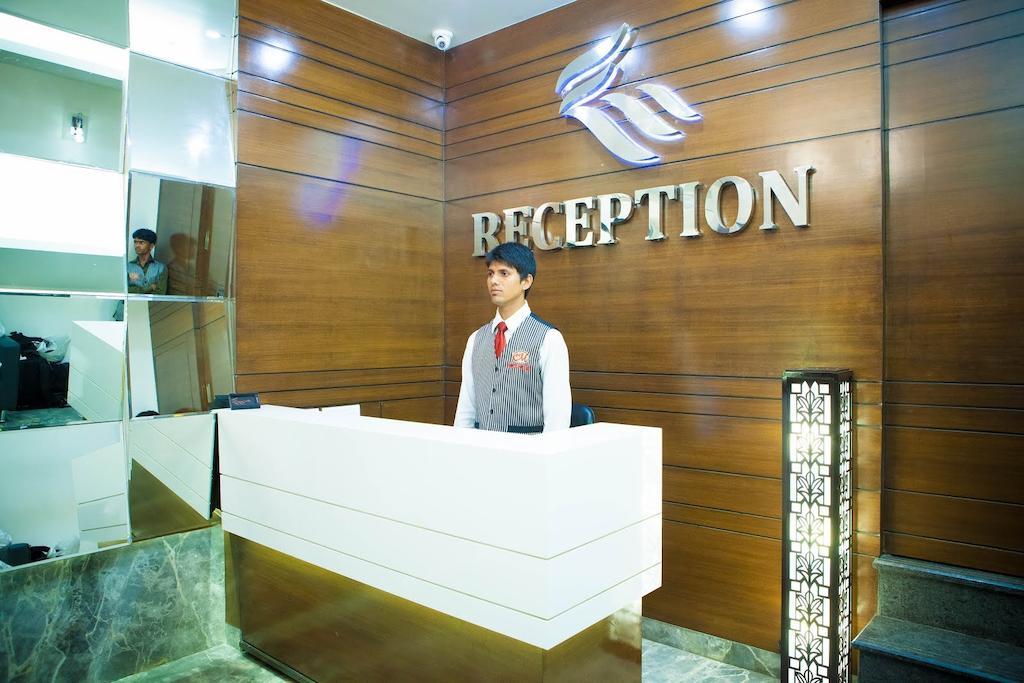 מומביי La Hotel Metro Near Bkc מראה חיצוני תמונה